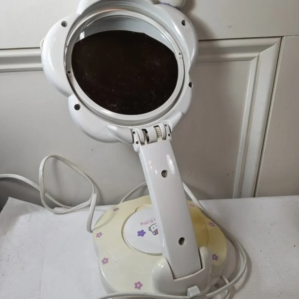 Hello Kitty Lighted Make-Up Mirror vanity magnifying electric‎ folding Emerson